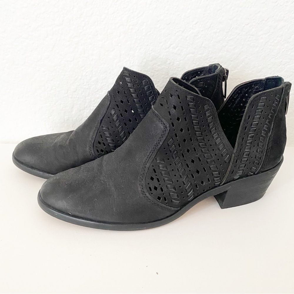 Vince Camuto PRASATA Black Nubuck Leather Boots Back Zipper Women's US Size 6